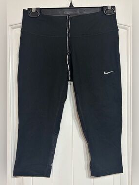 Nike DR-FIT Sz Sm  Capri Leggings
